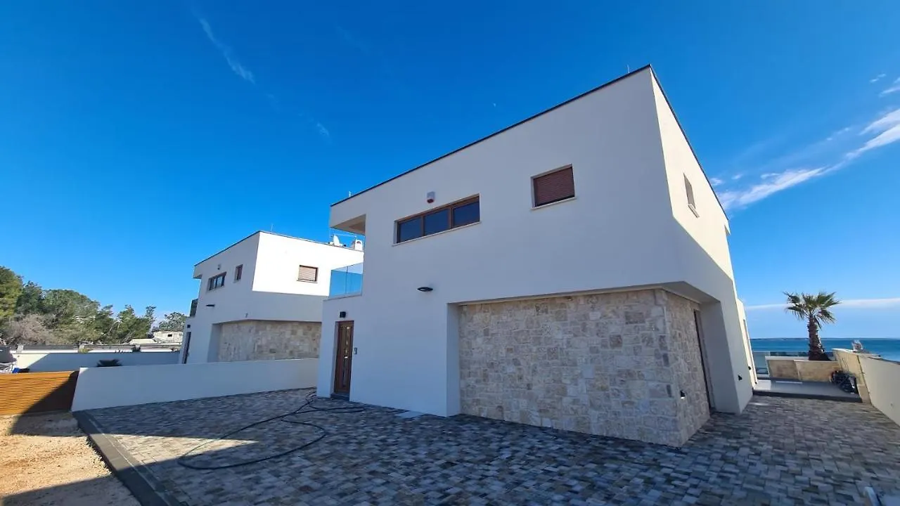 Best Villa Vir