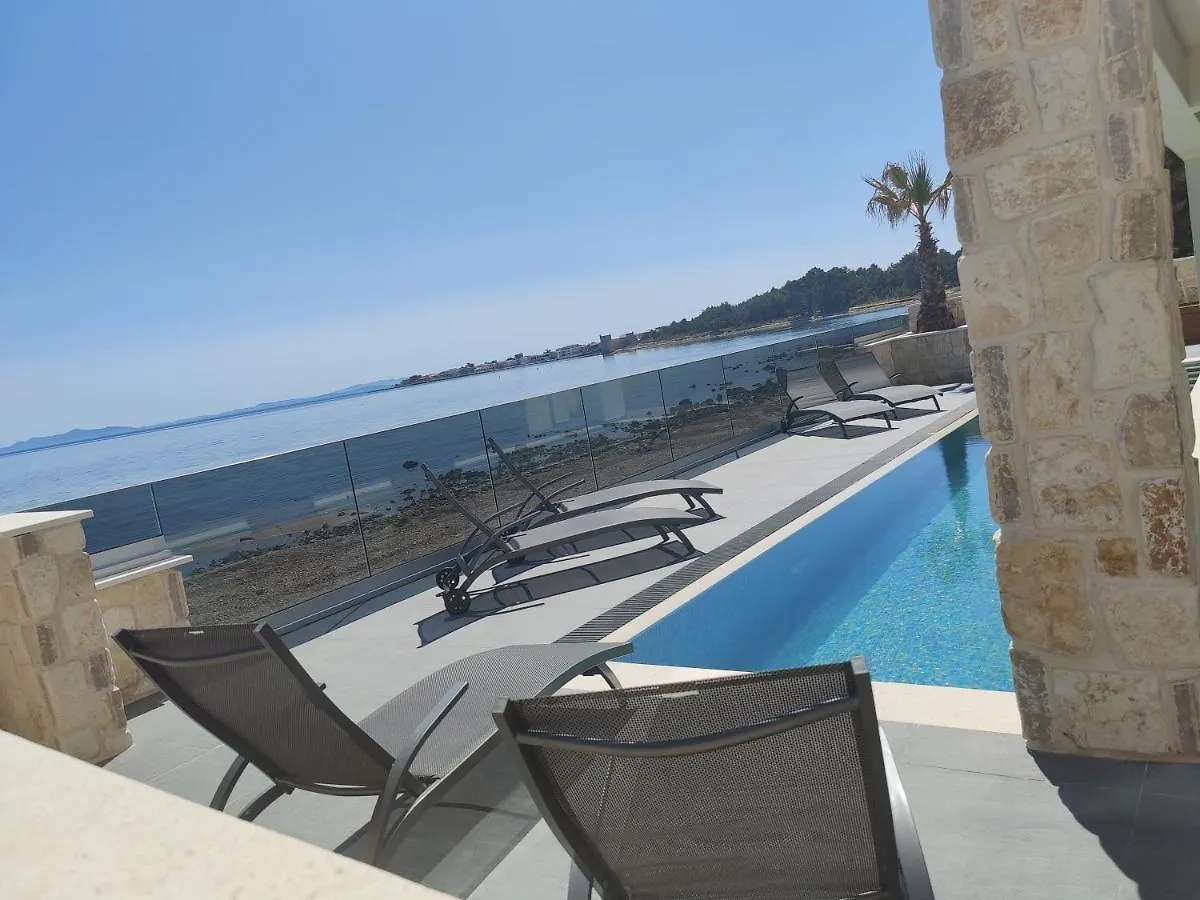Best Villa Vir